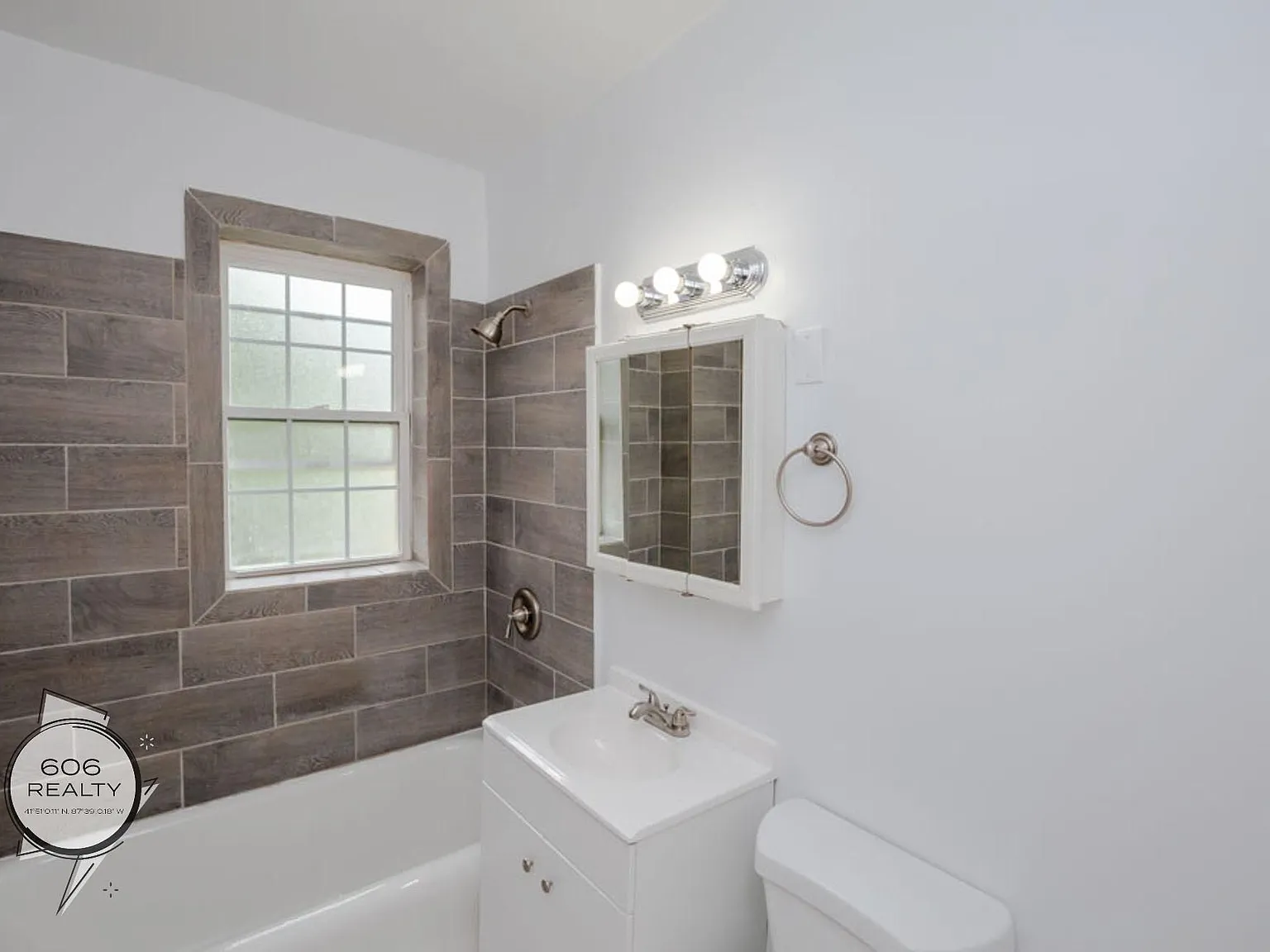 1301 N Ridgeland Ave — Photo 4
