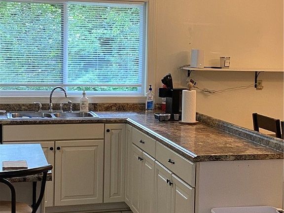5th image of 33 Arcadia Dr