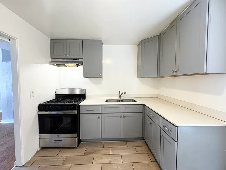 2042 NW 25th St #15 — Photo 9