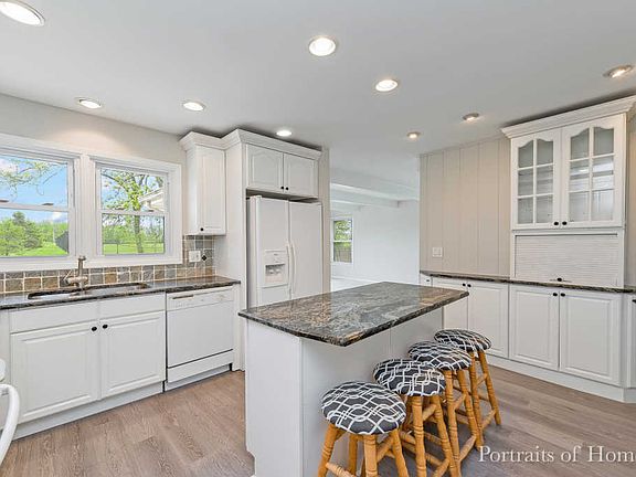 4th image of 23W140 Woodcroft Dr