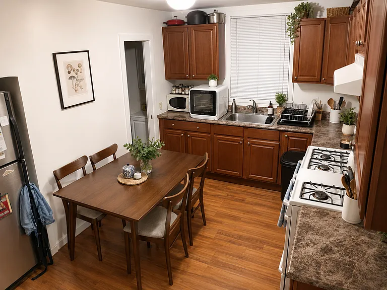 102 Highland Ave — Photo 1