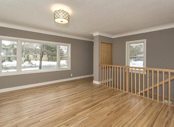 3rd image of 2149 Gardenette Dr N