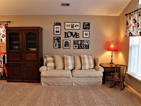 4th image of 3813 SE Aria Ln