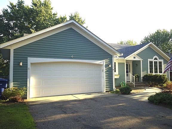 4th image of 906 21st St SE