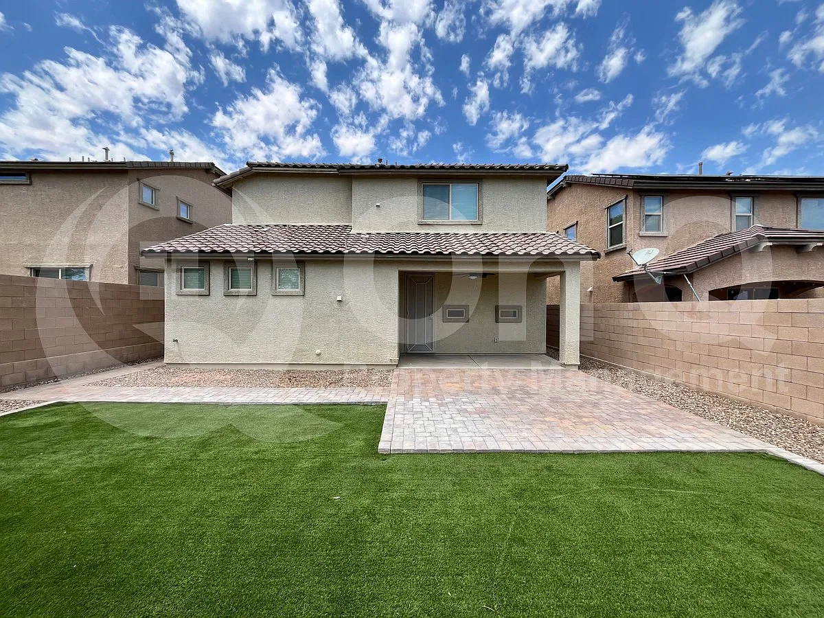 4 bed, 3.5 bath, 2247 sqft, $2,049 — Photo 4