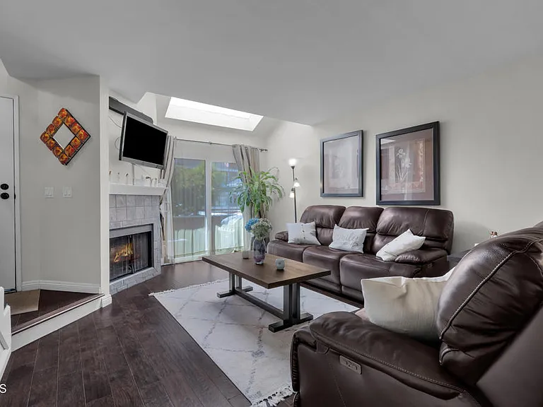 19431 Sherman Way #6 — Photo 4