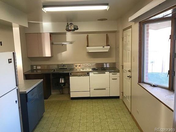 4th image of 405 W 4th Avenue Dr