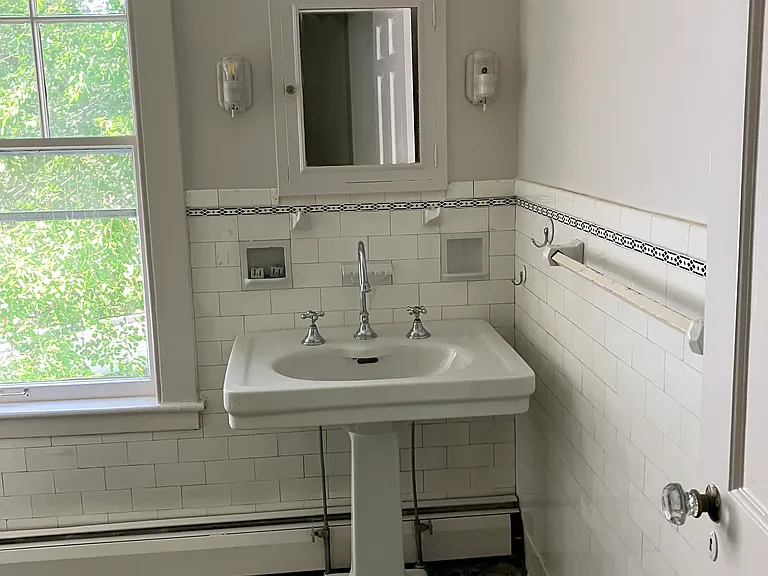 82 Washington Sq #4 — Photo 8