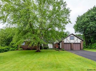 9 Overlook Ave, Latham, NY 12110