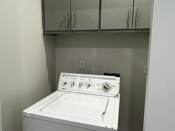 4th image of 913 N Maryland St #1