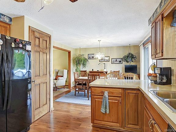 5th image of 5 Plumb Creek Trl