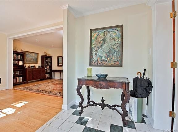 5th image of 305 Sherwood Dr