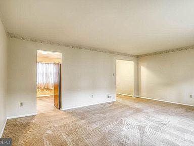 2nd image of 1904 Eloise Ln