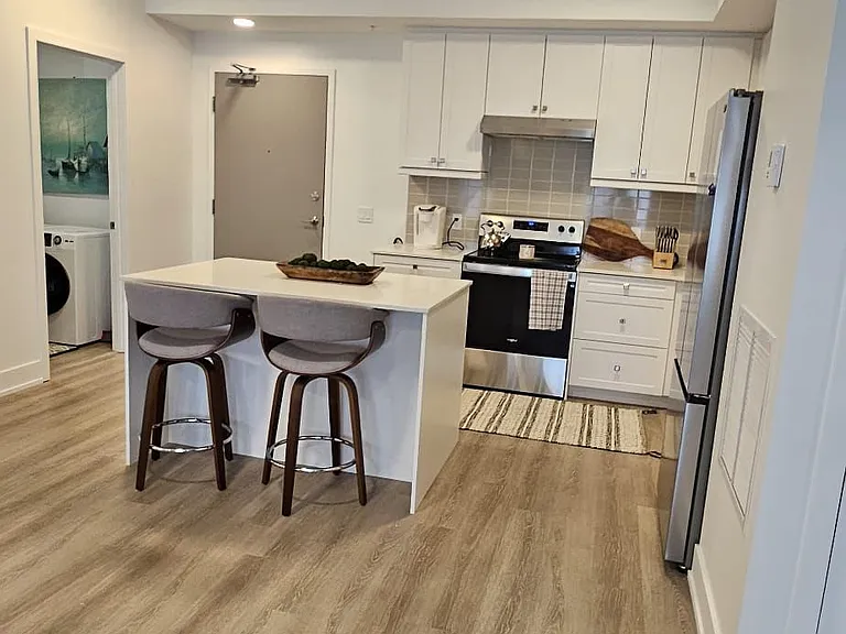 19 B West St N #204 — Photo 3