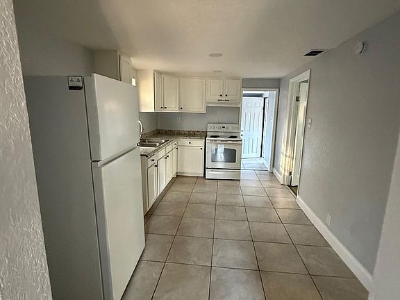4th image of 1024 W 8th St #1026