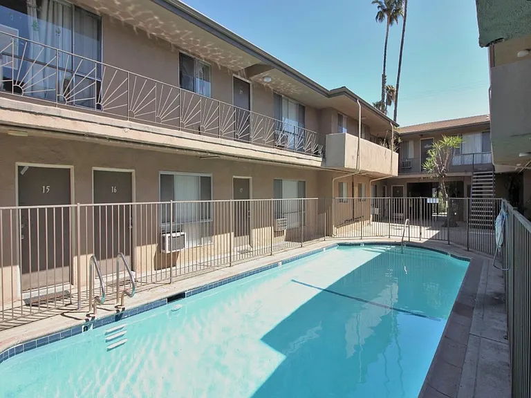 Sepulveda Apartments — Photo 20