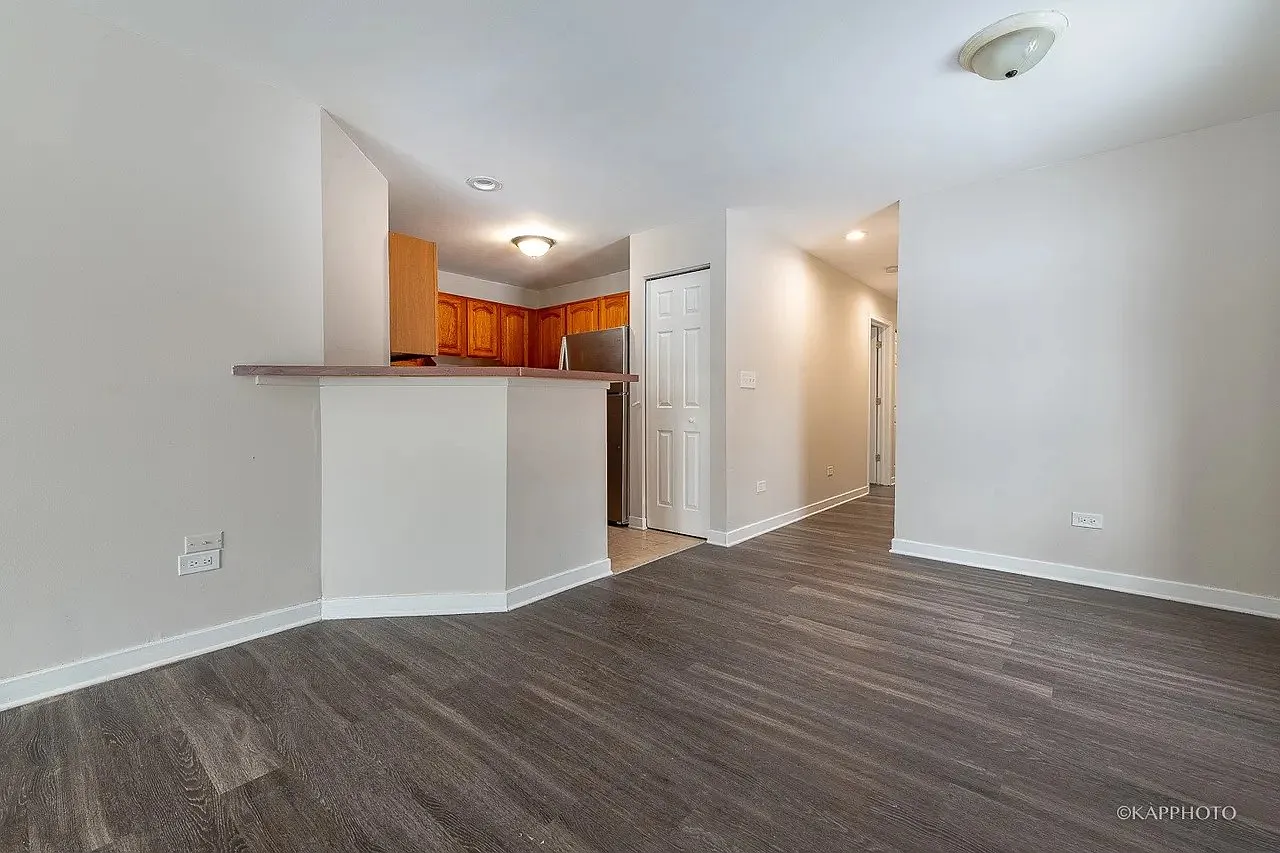 3 bed, 1200 sqft, $2,250 — Photo 4