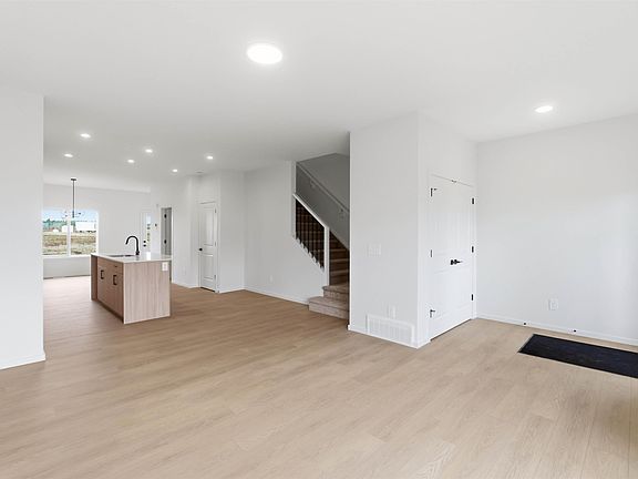 4th image of 8816 Edgemont Way NW