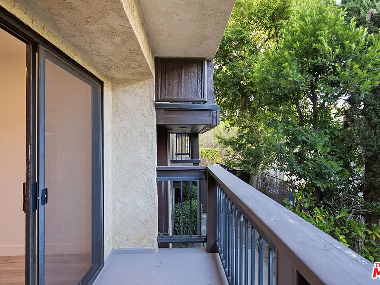 13025 Moorpark St #106 — Photo 16