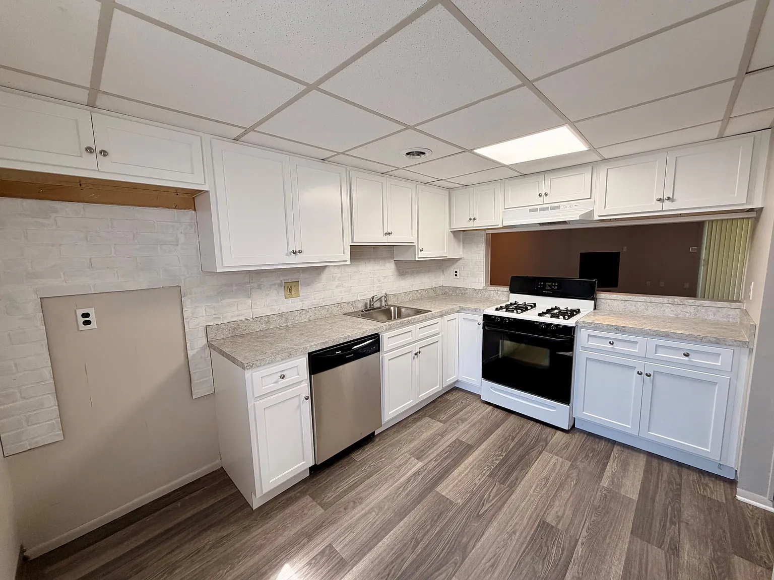 2 bed, 1368 sqft, $2,100 — Photo 3
