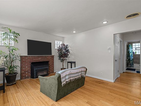 2nd image of 4967 Parker Ave