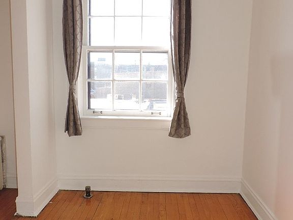 5th image of 905 Sherman Ave #9