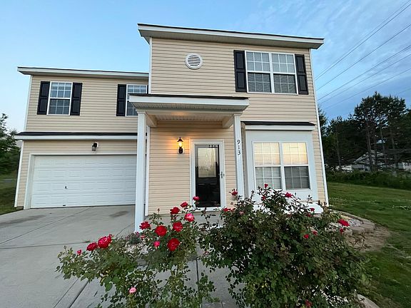 3rd image of 913 Redford Ln