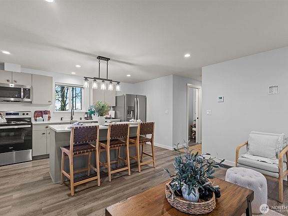 2nd image of 50 NE Cedar Lane