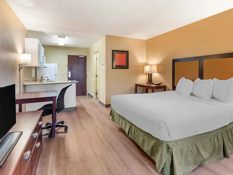 Studio Suite - 1 Queen Bed