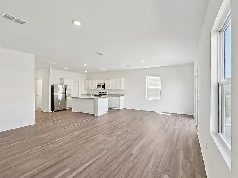 27 Crescent Blvd — Photo 9