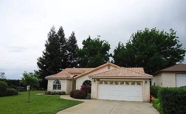 9225 Stanford Ln — Photo 1