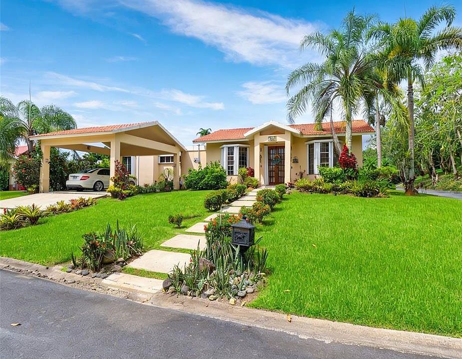 1st image of 160 CAMINO DE LAS POMARROSAS URB. HACIENDA SABANERA