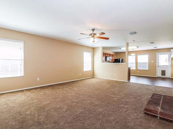 4th image of 801 Crystal Dr