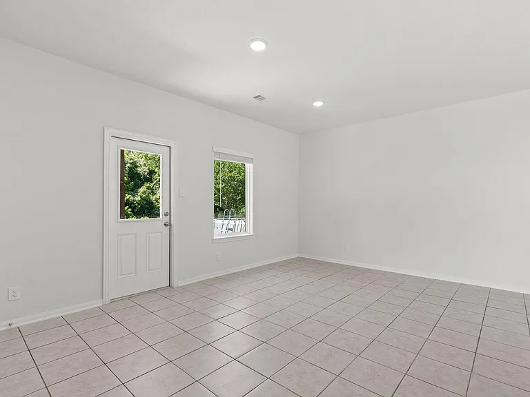 5319 Rivers Edge Dr — Photo 8