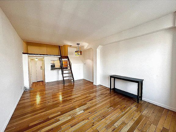 4th image of 690 Greenwich St APT 2D