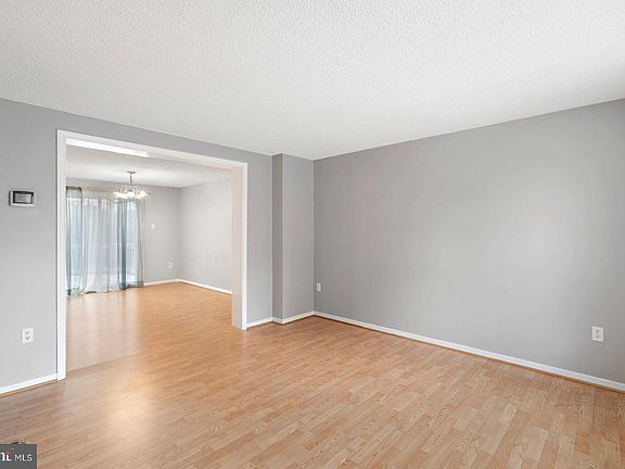 3rd image of 812 Wide Oak Ct