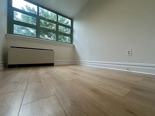 Rented by Astorian Realty Group LLC | media 6