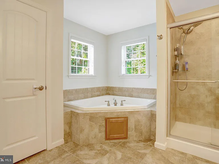 2862 Rosemary Ln — Photo 33