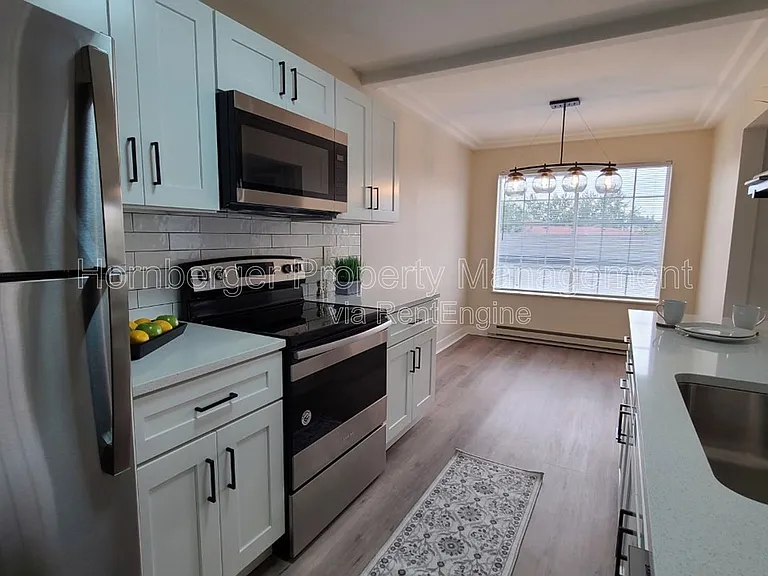 1924 N Crestline St #1 — Photo 2