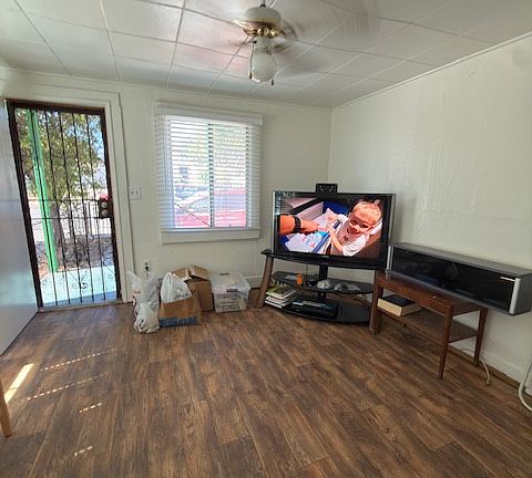 4th image of 3752 E 6th St #3752