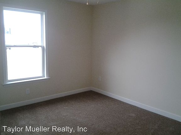 3rd image of 806 Kylers Way