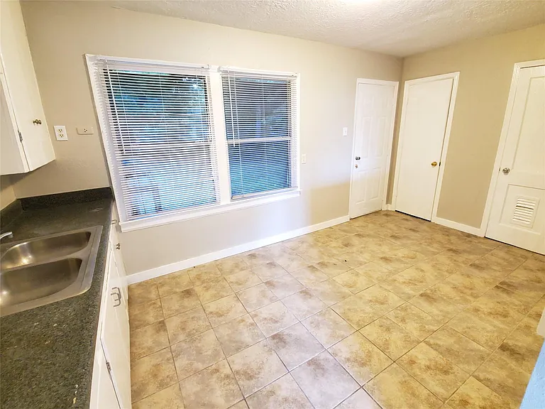 5318 Doulton Dr — Photo 11