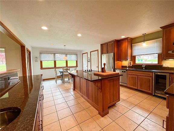 2nd image of 121 Heartland Dr