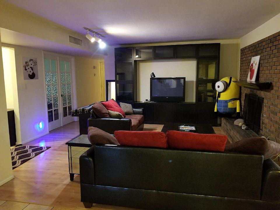Spacious Family Room