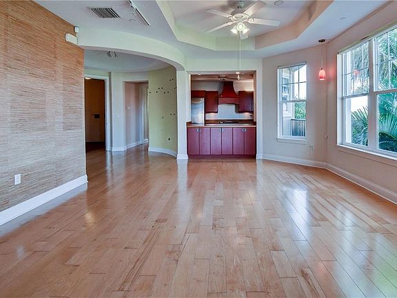 4th image of 10 Franklin Ct S APT 621