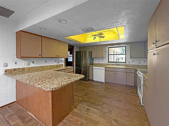 5th image of 2417 TRAVELERS PALM DRIVE