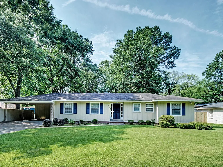 731 Reddoch Dr — Photo 2