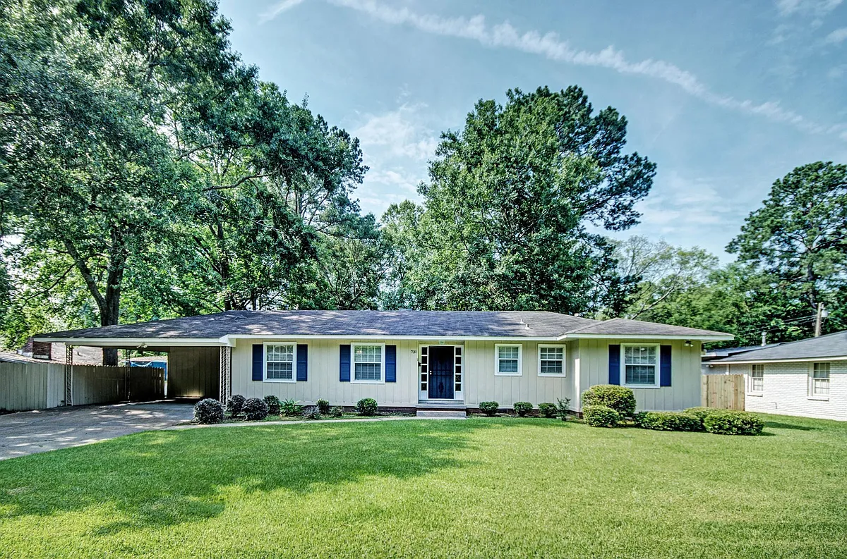 Building Photo - 731 Reddoch Dr