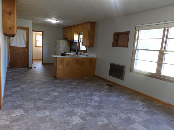 4th image of 1413 2nd St NE