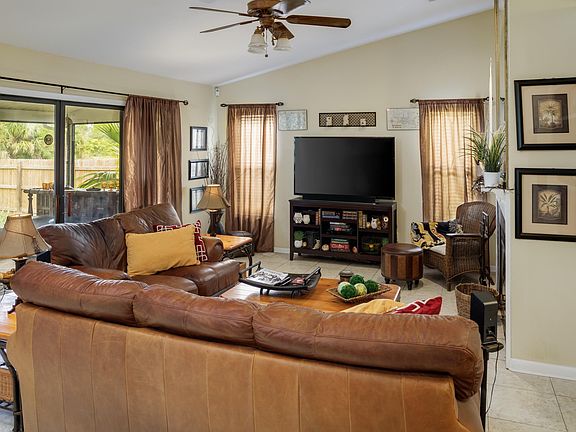 4th image of 260 Vin Rose Cir SE